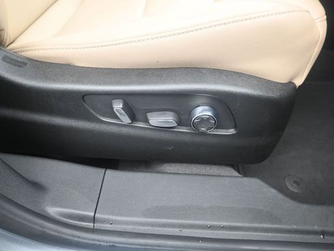 Used 2024 Cadillac XT4 Premium Luxury image 16