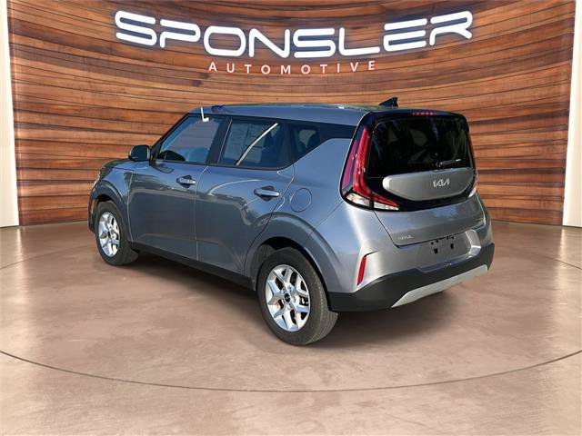 Used 2025 Kia Soul LX w/ LX Technology Package FWD image 4