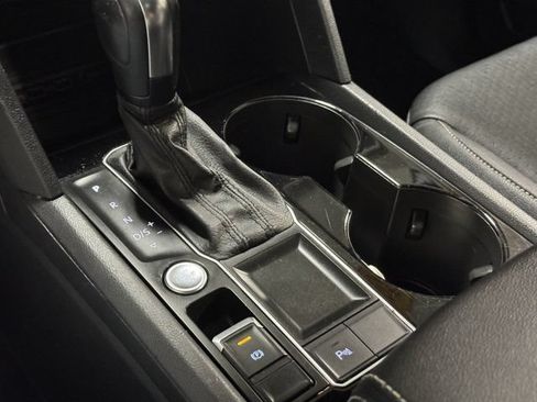 Used 2020 Volkswagen Atlas Cross Sport SEL R-Line FWD image 11