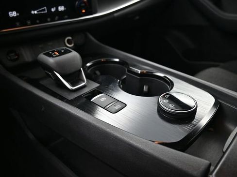 Used 2025 Nissan Rogue SV image 27