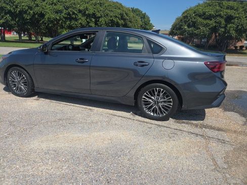 Used 2024 Kia Forte GT-Line w/ GT-Line Premium Package FWD image 9