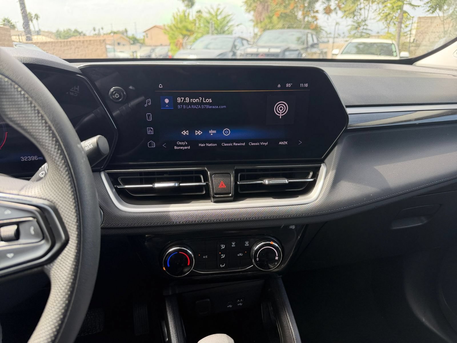 Used 2025 Chevrolet TrailBlazer LT FWD image 16