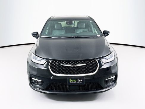 Used 2025 Chrysler Pacifica Select FWD image 2
