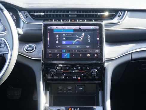 Used 2023 Jeep Grand Cherokee L Limited w/ Luxury Tech Group II image 31