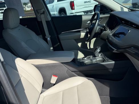 Used 2019 Cadillac XT4 Luxury w/ Cold Weather Package image 10