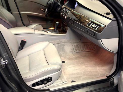 Used 2006 BMW 530xi Wagon image 10