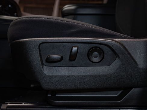 Used 2025 Chevrolet Tahoe LS image 21