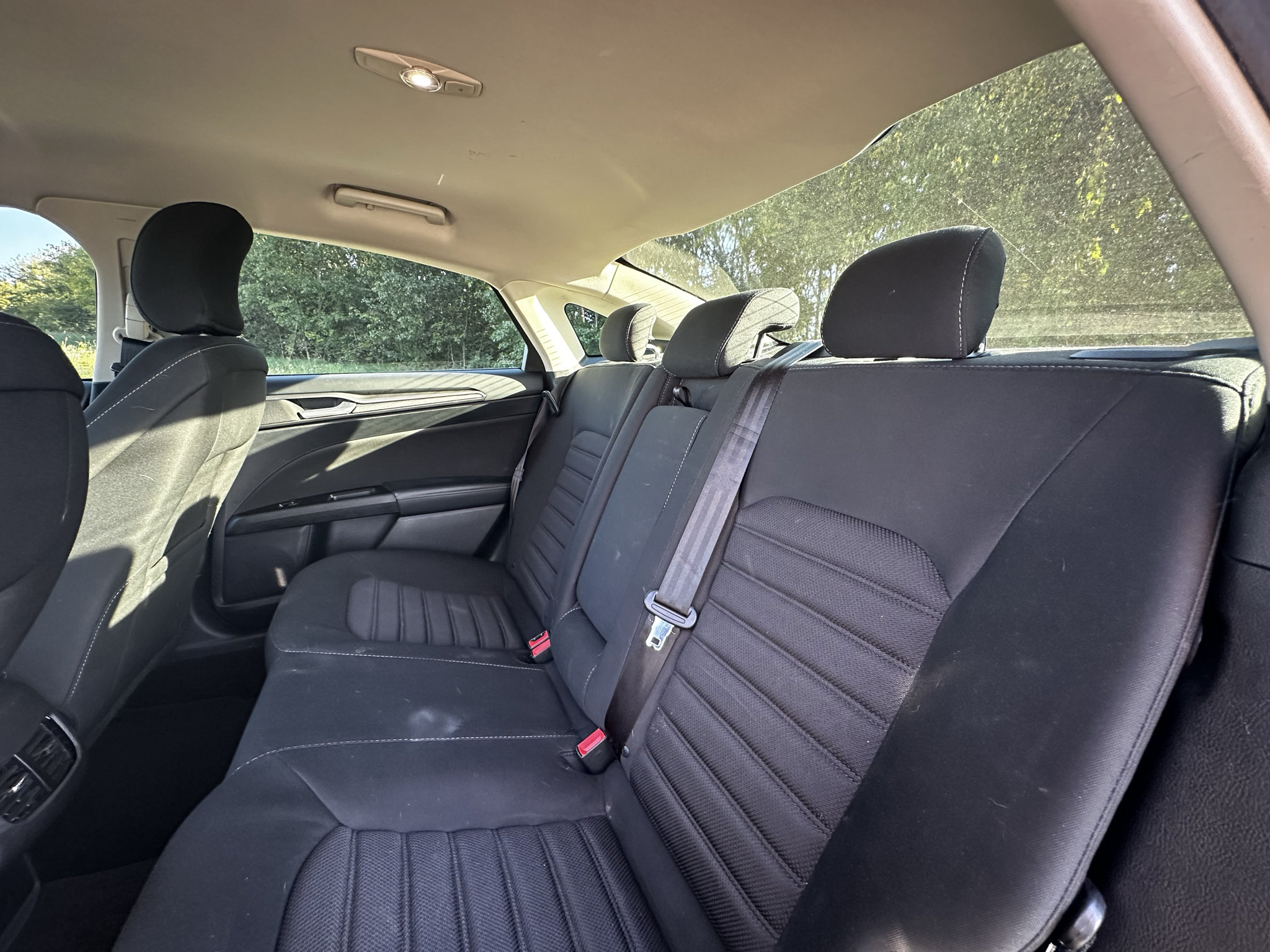 Used 2017 Ford Fusion SE w/ Fusion SE Technology Package FWD image 25