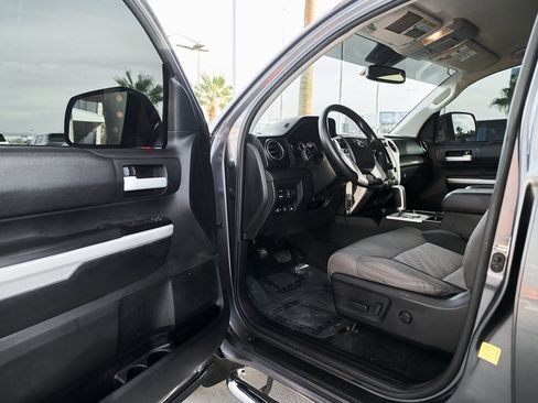 Used 2017 Toyota Tundra SR5 image 21