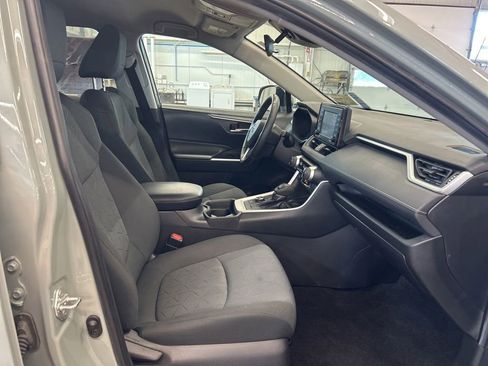 Used 2020 Toyota RAV4 XLE w/ XLE Grade Weather Package AWD/4WD image 13