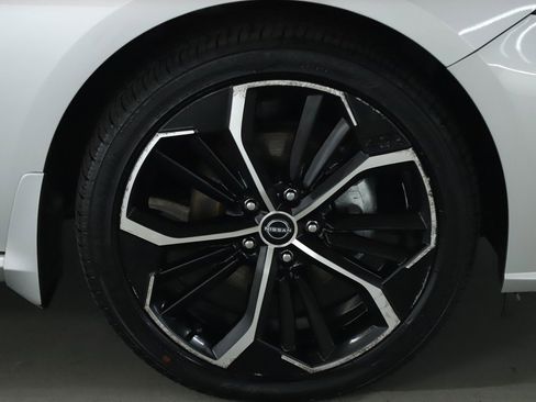 Used 2024 Nissan Altima 2.5 SR w/ SR Premium Package image 10