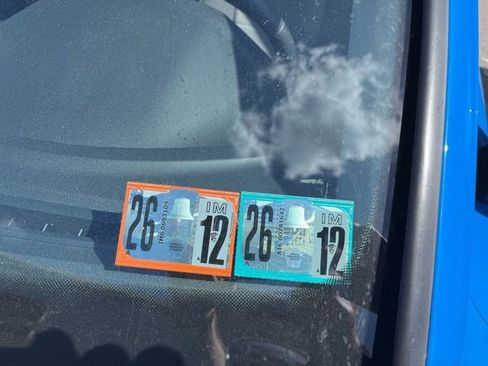 Used 2023 Volkswagen Taos SE w/ Panoramic Sunroof Package image 11