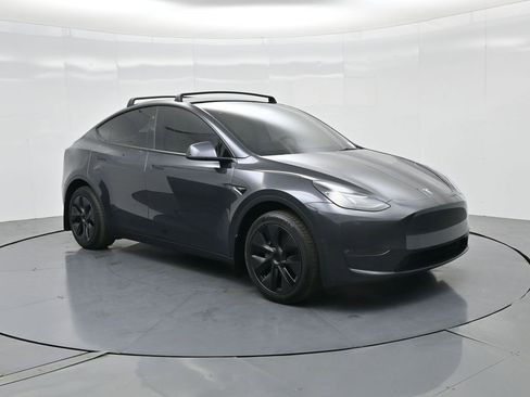 Used 2025 Tesla Model Y Long Range image 4