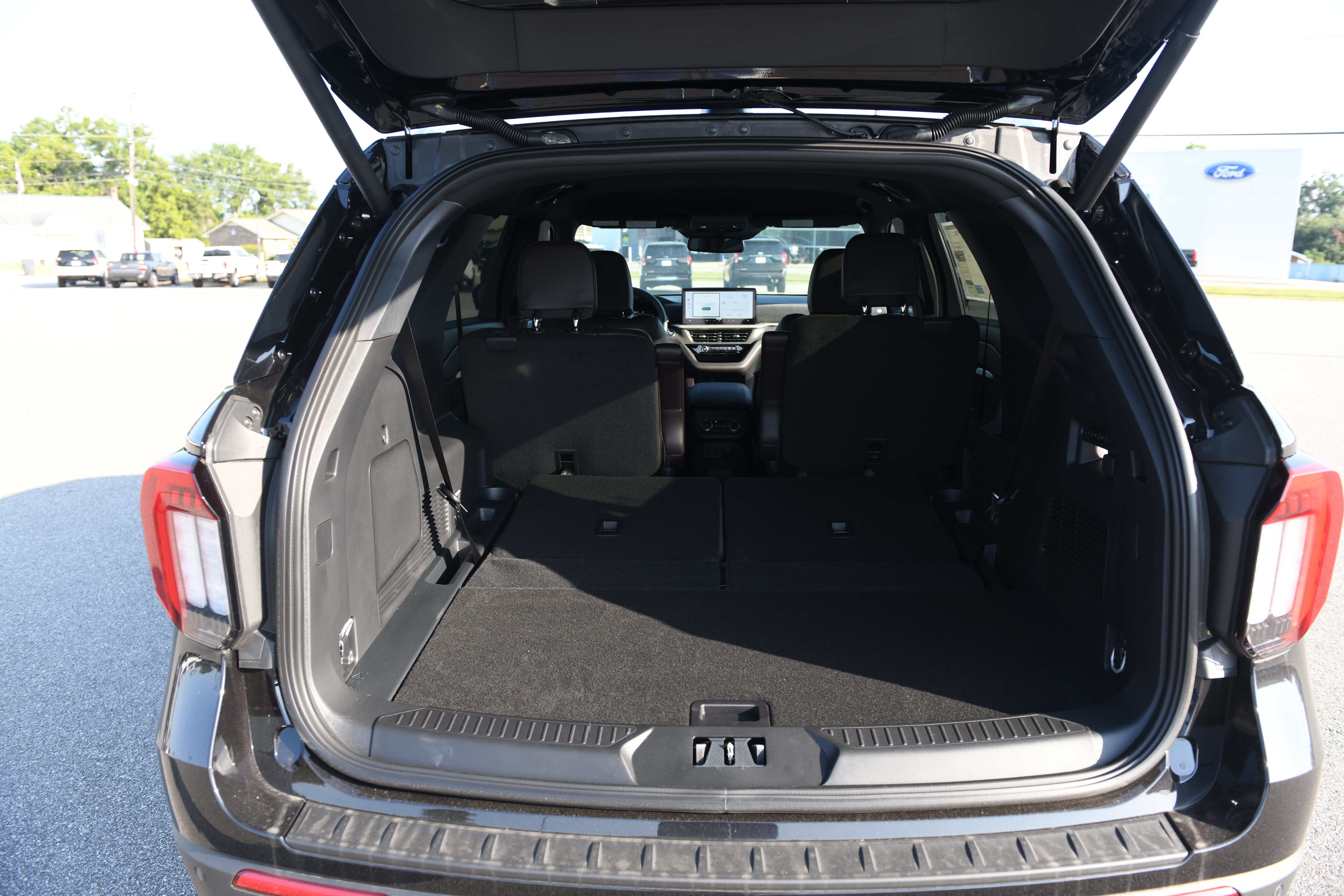 New 2026 Ford Explorer Platinum RWD image 9