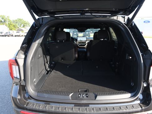 New 2026 Ford Explorer Platinum RWD image 9