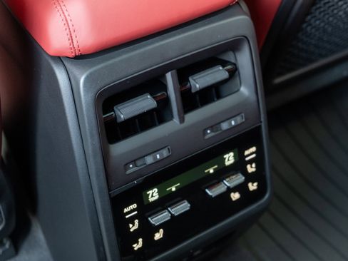 New 2026 Porsche Macan 4 Electric image 34