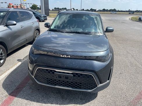 Used 2025 Kia Soul LX w/ LX Technology Package FWD image 3