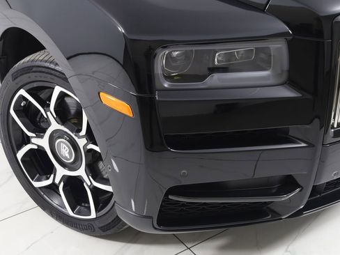 Used 2024 Rolls-Royce Cullinan Black Badge image 27