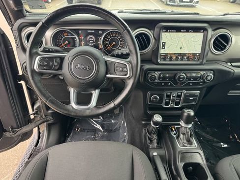 Used 2018 Jeep Wrangler Unlimited Sahara AWD/4WD image 16