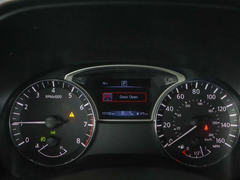 Used 2019 Nissan Pathfinder SV image 15