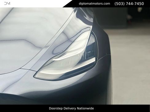 Used 2022 Tesla Model Y Long Range image 12