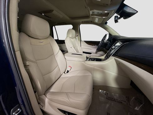 Used 2018 Cadillac Escalade Premium Luxury image 29