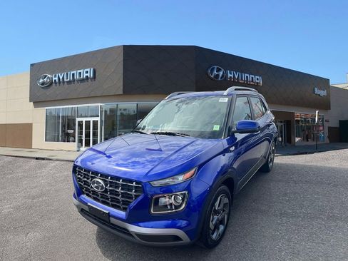 Certified 2025 Hyundai Venue SEL FWD image 4