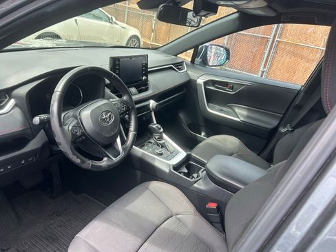 Used 2021 Toyota RAV4 SE w/ Weather & Moonroof Package image 9