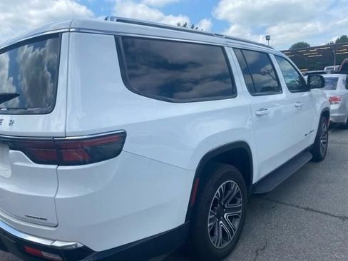 Used 2024 Jeep Wagoneer L Series II w/ Flexible Seating Group AWD/4WD image 3