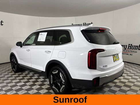 Used 2025 Kia Telluride S FWD image 9