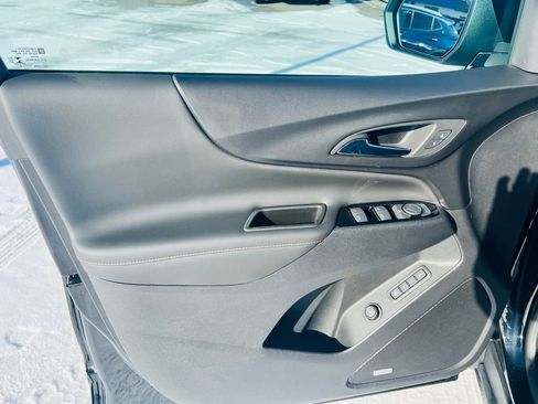 Used 2023 Chevrolet Equinox Premier image 14