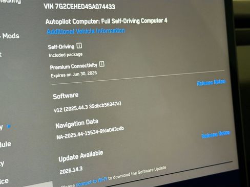 Used 2025 Tesla Cybertruck AWD Crew Cab image 11