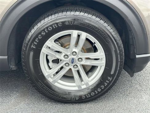 Used 2021 Ford Explorer XLT image 5