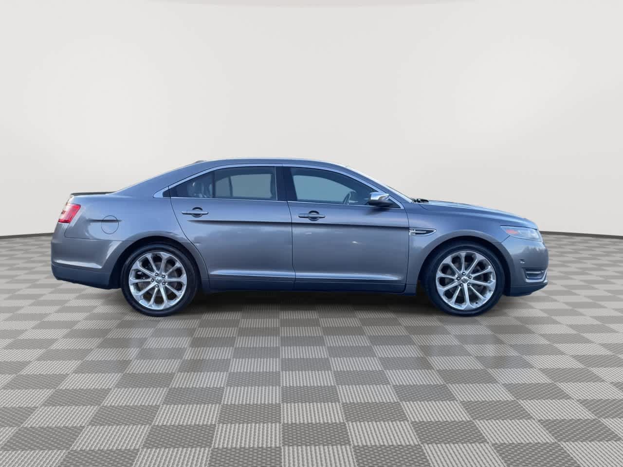 Used 2013 Ford Taurus Limited FWD image 9