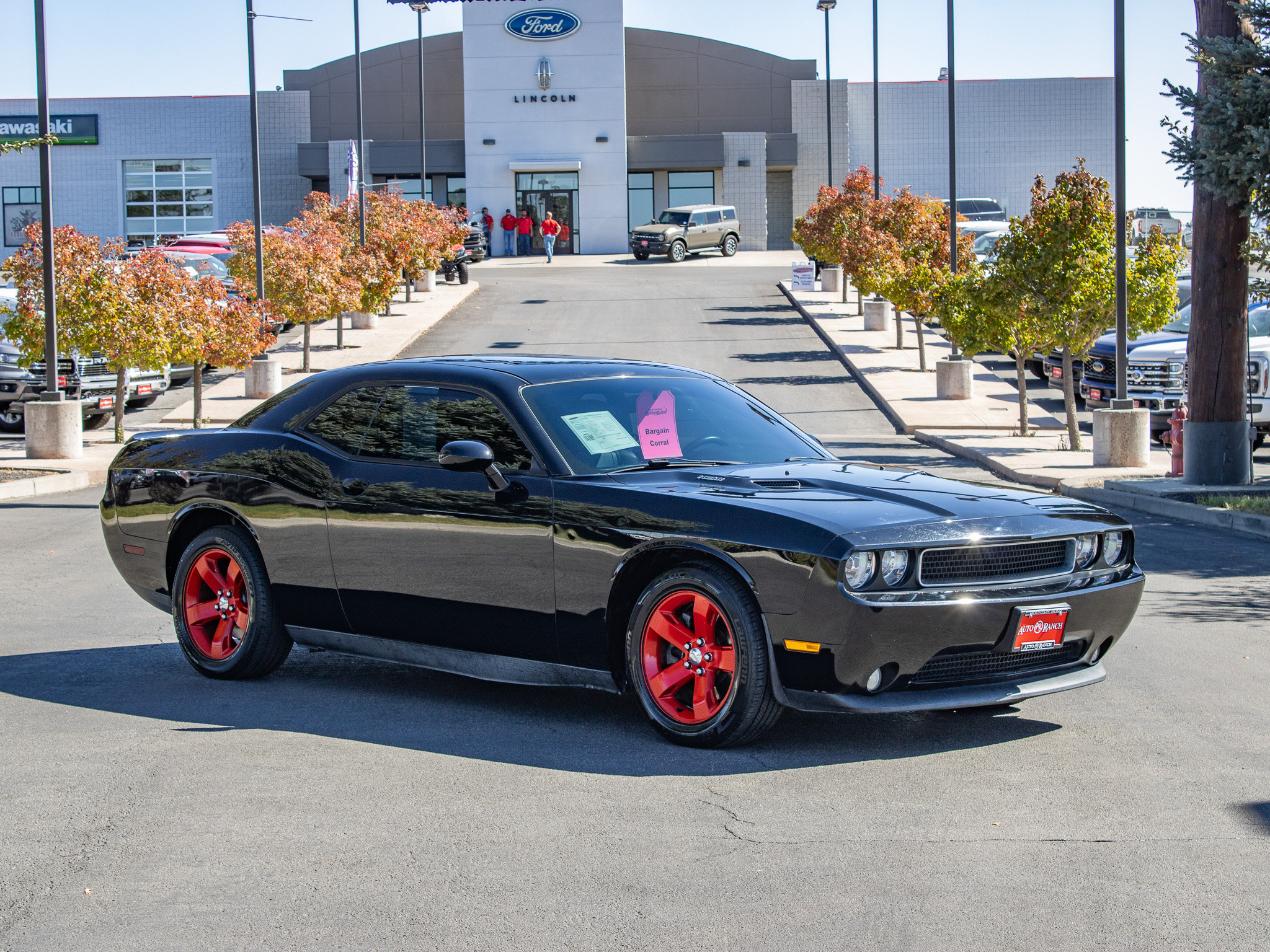 Used 2014 Dodge Challenger R/T RWD image 2