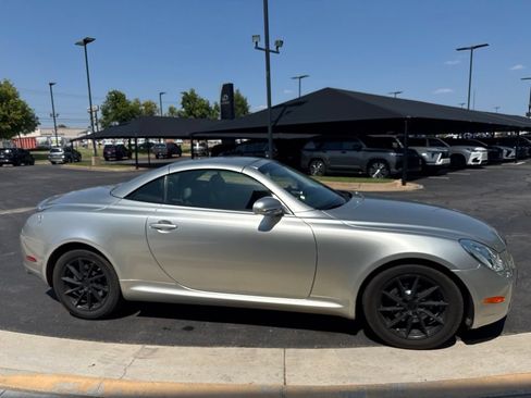 Used 2004 Lexus SC 430 Convertible w/ Preferred Accessory Pkg RWD image 2