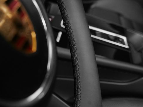 Used 2025 Porsche Macan image 33