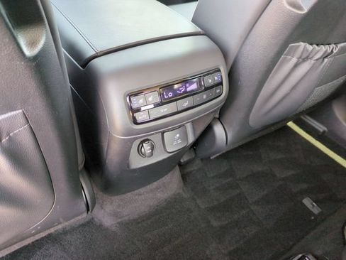 Used 2024 Hyundai Palisade SEL w/ Premium Package FWD image 13