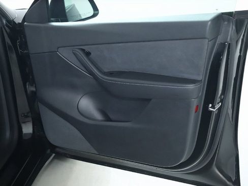 Used 2021 Tesla Model Y Long Range image 31