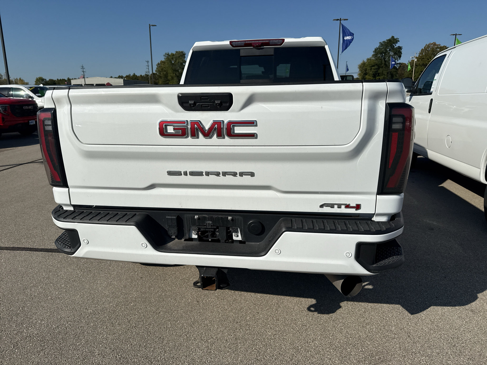 Used 2025 GMC Sierra 3500 AT4 w/ AT4 Premium Plus Package AWD/4WD image 4