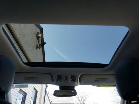 Used 2018 Kia Stinger Premium image 35