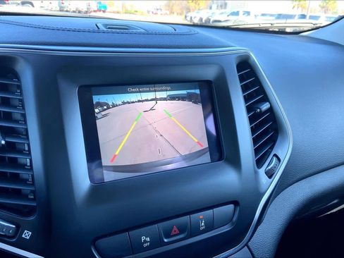 Used 2021 Jeep Cherokee Latitude Plus image 28