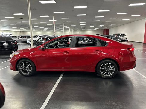 Used 2023 Kia Forte LXS w/ LXS Technology Package FWD image 4