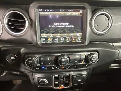 Used 2023 Jeep Wrangler Unlimited Sahara w/ Cold Weather Group AWD/4WD image 22