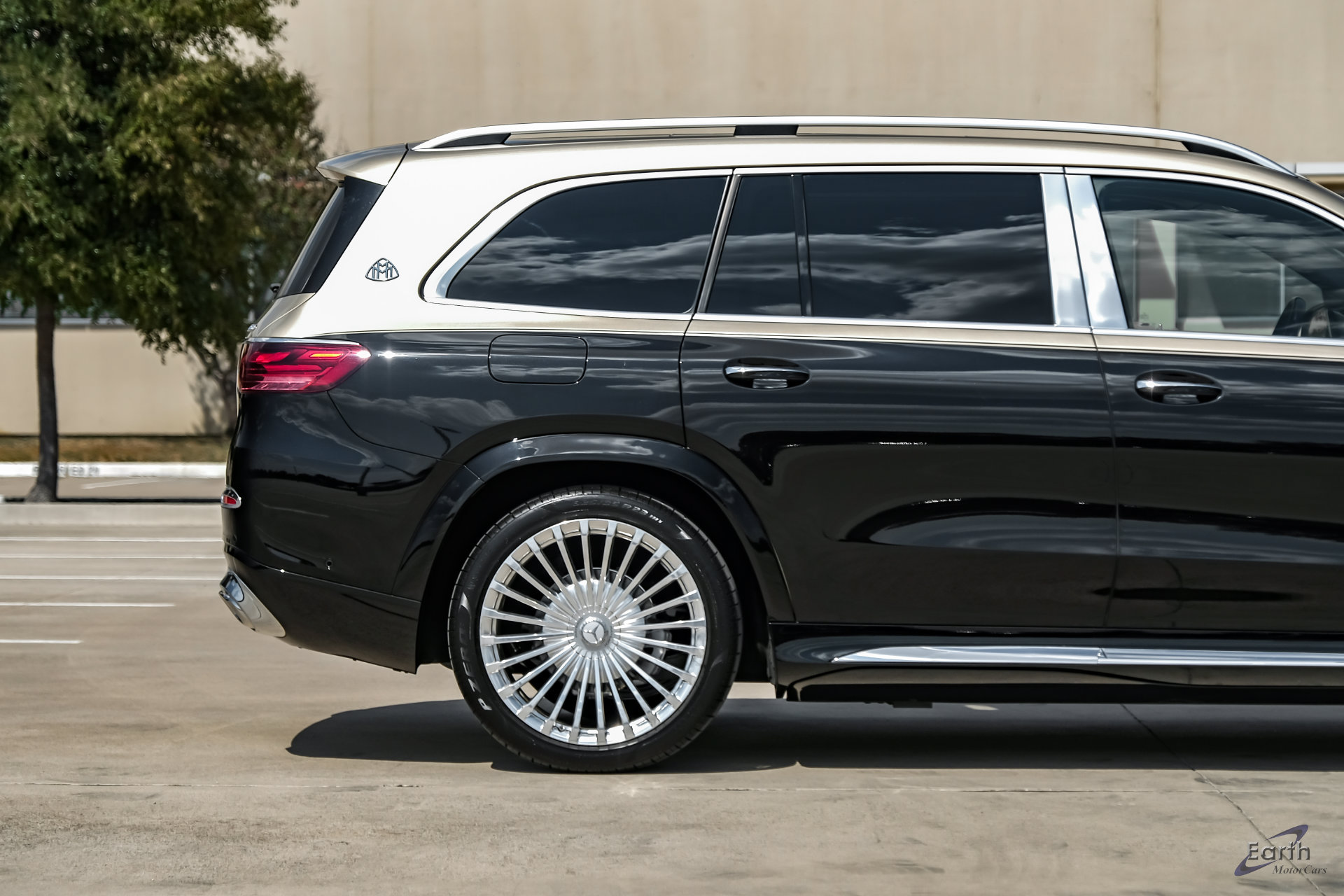 Used 2024 Mercedes-Benz Maybach GLS 600 4MATIC image 23