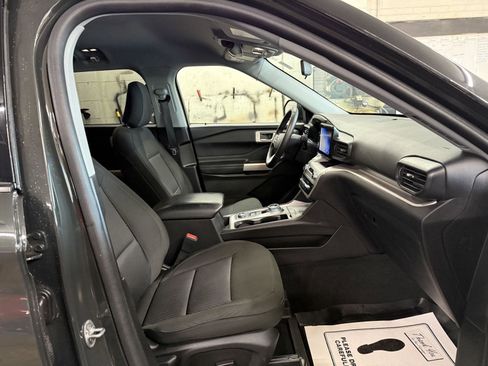 Used 2022 Ford Explorer XLT image 24