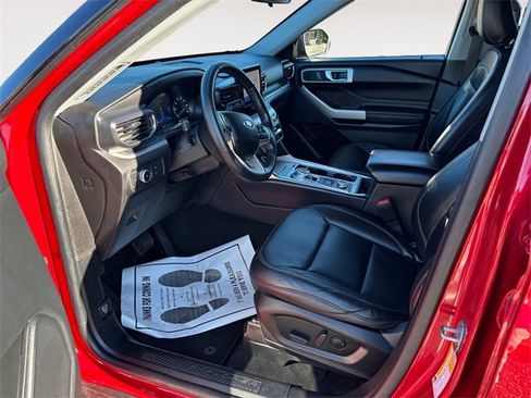 Used 2021 Ford Explorer XLT w/ Equipment Group 202A image 9