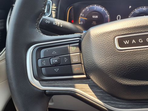 Used 2024 Jeep Wagoneer Series II w/ Flexible Seating Group RWD image 17