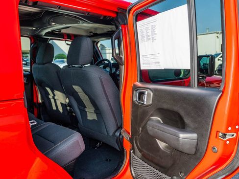 Used 2024 Jeep Gladiator Sport AWD/4WD image 16