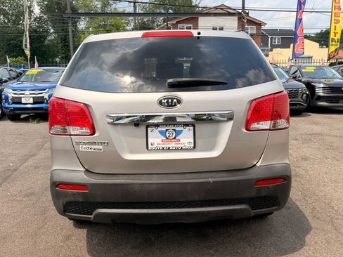 Used 2013 Kia Sorento LX w/ Value Pkg FWD image 6